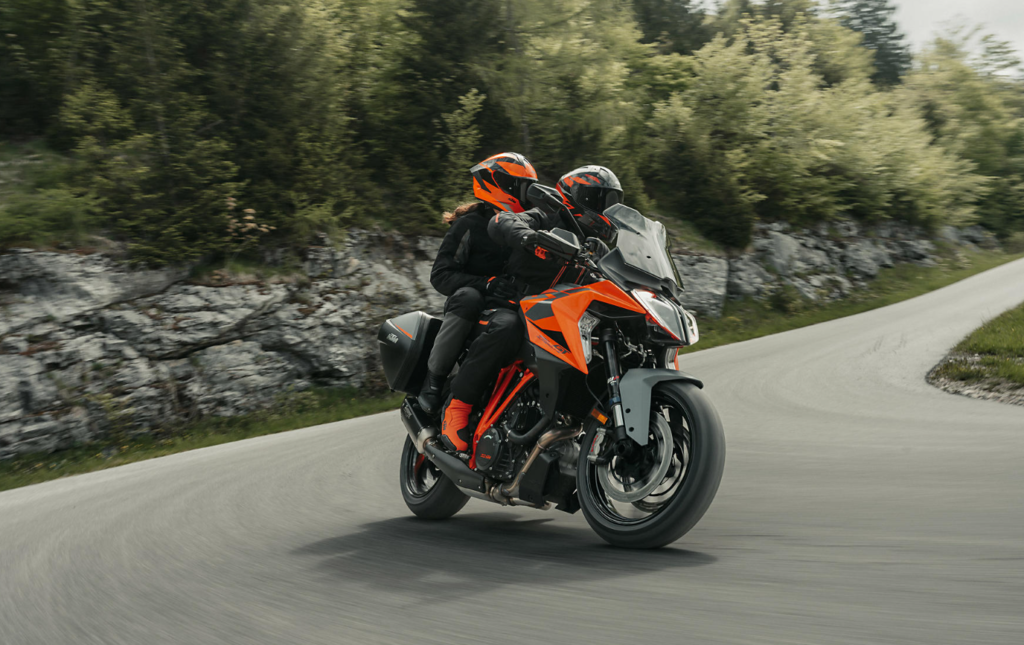 O que torna a KTM 1390 Super Duke GT 2026 especial?