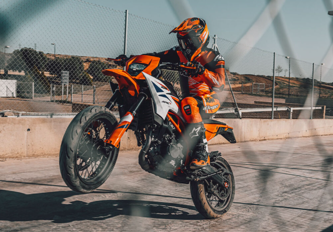KTM vai trocar o motor 390cc por um bicilíndrico de 490cc?
