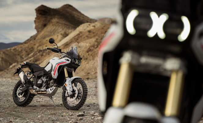 motor diferente e nova Ducati DesertX 2026