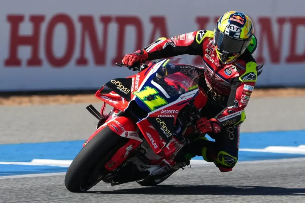 HCUooIhXgAAr0Ep 1200x800 1