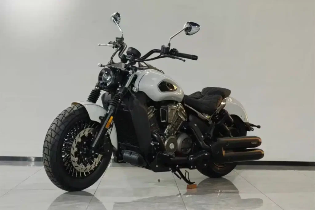 Benda lança nova custom de 600cc