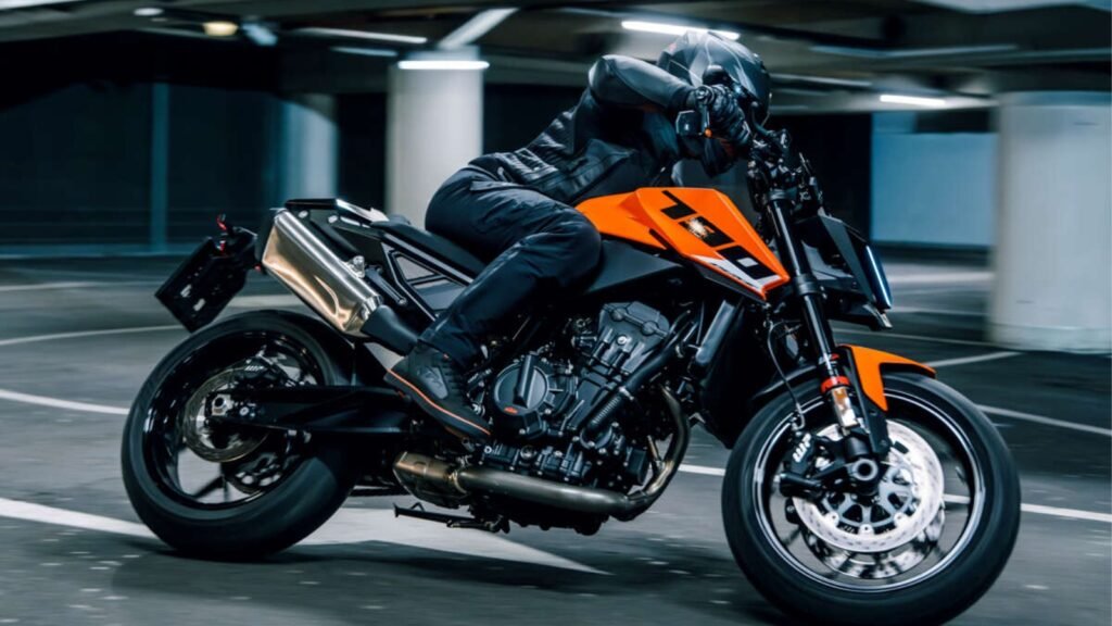 KTM 790 Duke é reformulada com foco em pilotagem; o que muda