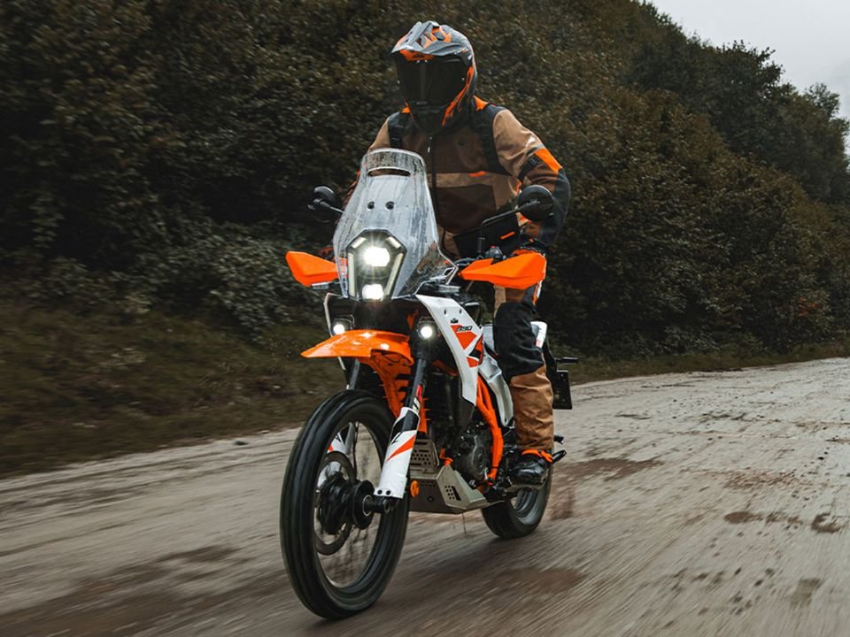 KTM e Bajaj tem data para lançar 390 no BR