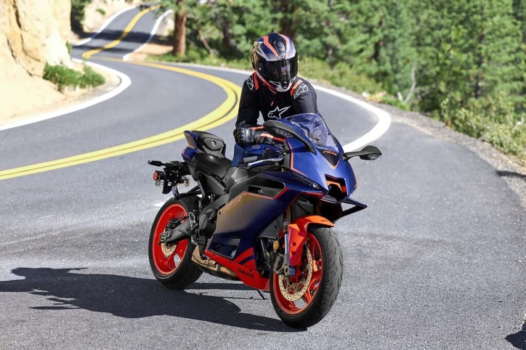 Yamaha R9 2027 mal chegou e novas cores já fazem sucesso