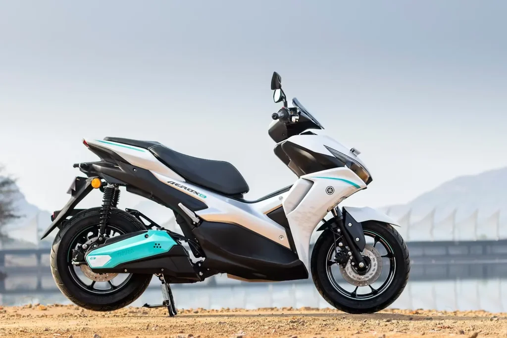 Sucesso no Brasil, Yamaha Aerox ganha versão elétrica lá fora