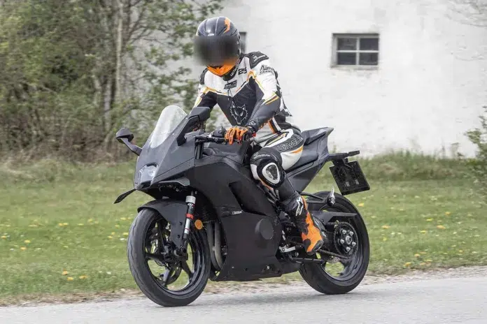 KTM RC 490 1 696x464 1