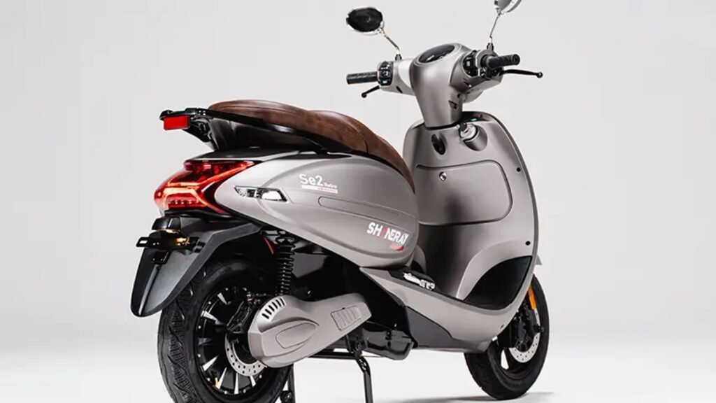 Shineray lança scooter elétrica retrô com 60 km de autonomia