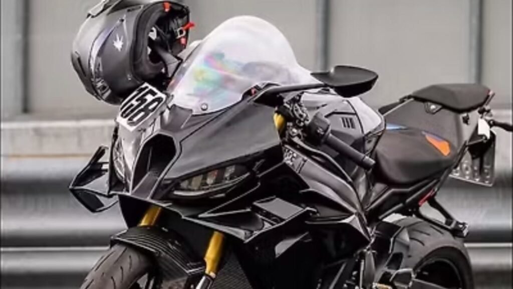 Nova BMW S 1000 RR aparece em testes; o que tem de novo?