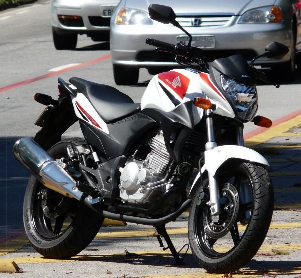 Honda CB 300R traz a receita vencedora: identidade da marca, moderna, confiável, confortável e versátil