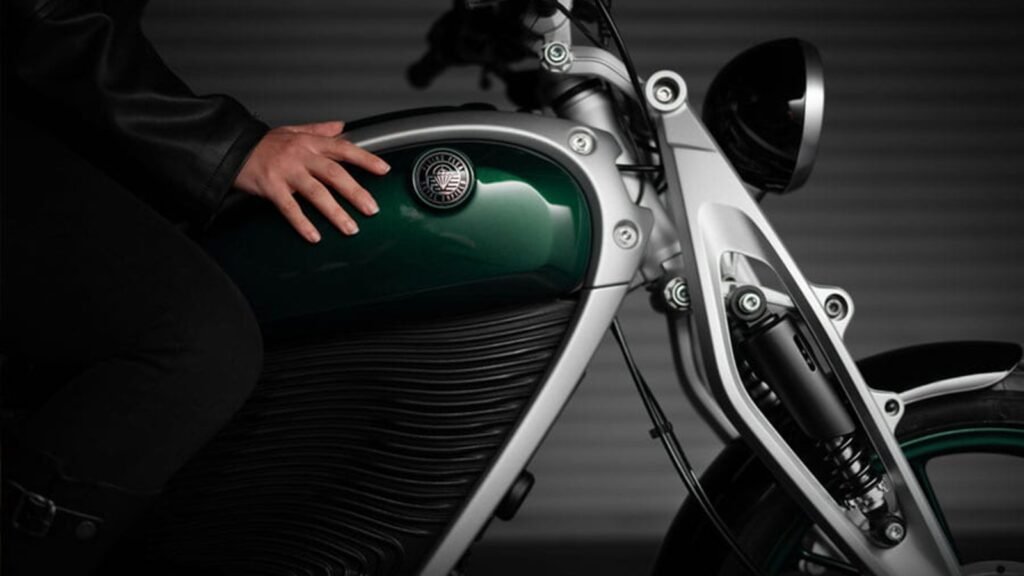 Design clássico e 115 km/h: A moto elétrica com DNA Royal Enfield