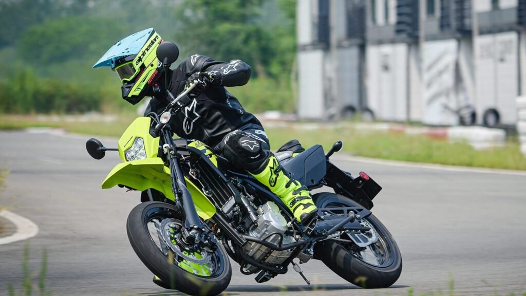 motard de 300 cc da Kawasaki ganha novidades